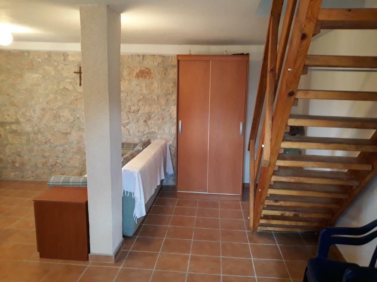 Kaprije Mistral Apartment Экстерьер фото