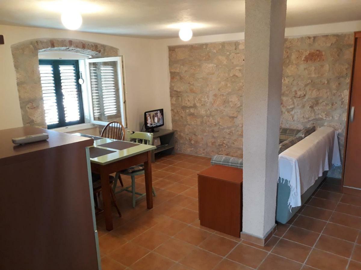 Kaprije Mistral Apartment Экстерьер фото