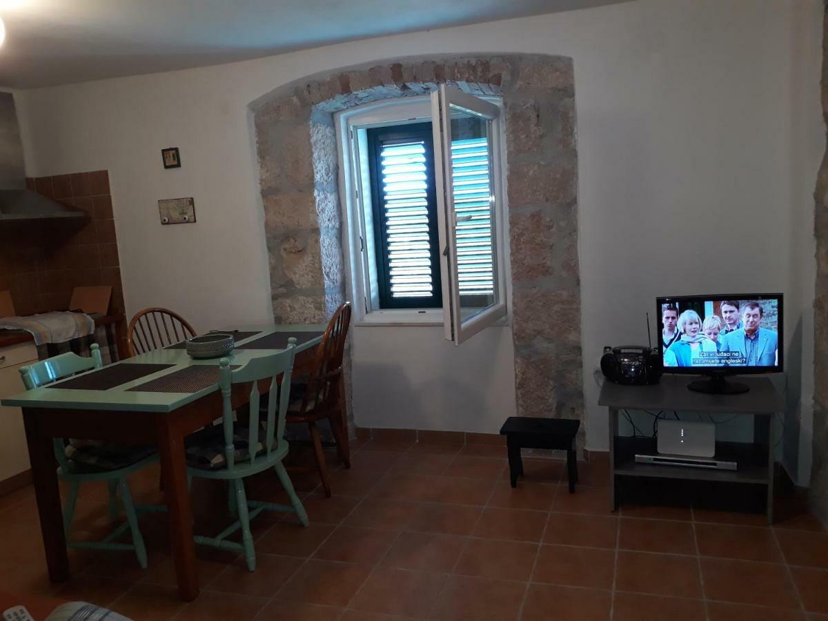 Kaprije Mistral Apartment Экстерьер фото